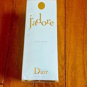 Dior J’Adore perfume